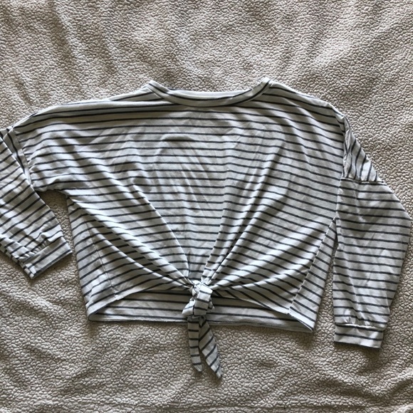 Striped Long sleeve, front knot, crop top - Picture 1 of 1